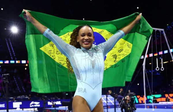 Rebeca Andrade &eacute; tricampe&atilde; do salto e conquista 10&ordf; medalha em Mundiais de gin&aacute;stica