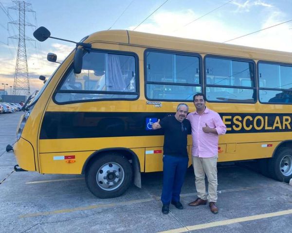 Licínio de Almeida .Prefeitura conquista mais um ônibus escolar do Programa “Caminho da Escola”