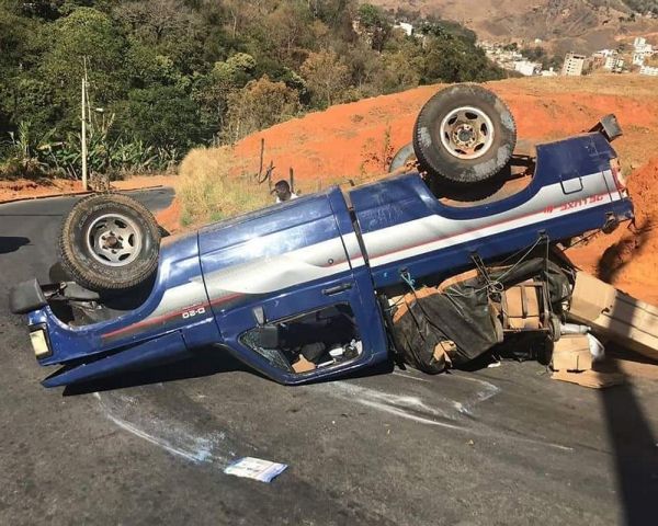 Licínio de Almeida.: Licíniense sofre acidente de Carro em Caatinga-Mg