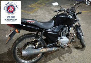 Caetité: PM PRENDE HOMEM COM MOTO ROUBADA E DE POSSE DE DROGAS