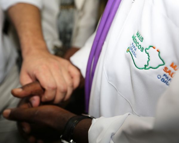 Mais Médicos triplica as vagas de residência em medicina, mas dois terços delas estão ociosas.