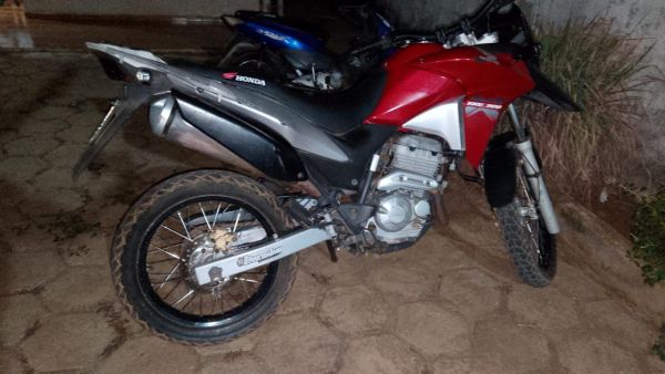 Lic&iacute;nio de Almeida: Pol&iacute;cia Militar Recupera Moto Roubada
