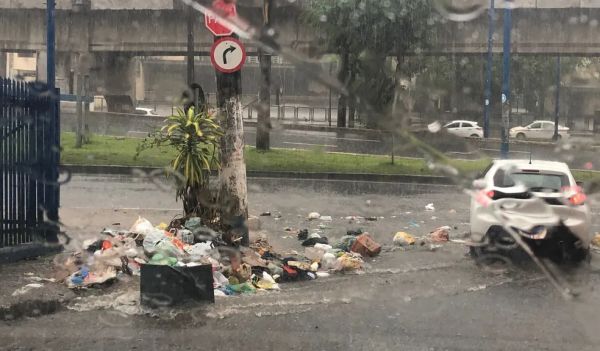 Inmet emite alerta laranja de perigo de chuvas intensas e ventos costeiros na Bahia; cidades no inte