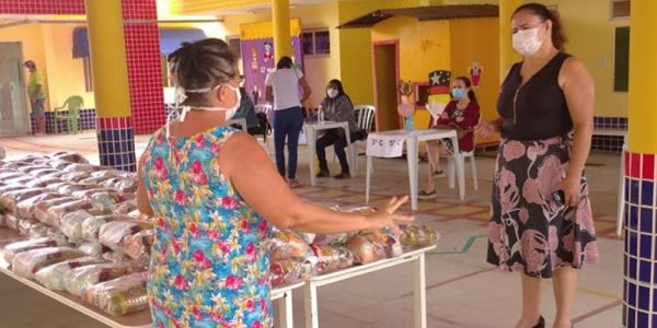 Guanambi : Kits de alimentação começam a ser distribuídos para alunos da rede municipal.
