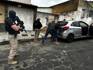 Dois homens s&atilde;o presos na Bahia suspeitos de integrar grupo criminoso com liga&ccedil;&atilde;o a fac&ccedil;&atilde;o do Rio de